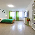 Vesna 718 Apartment *