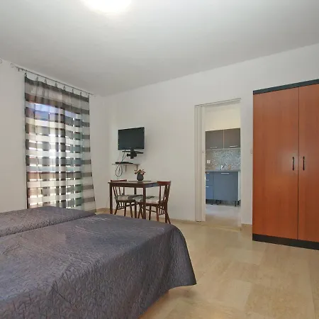 Vesna 718 Apartment *