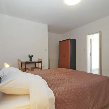 Vesna 718 Apartment