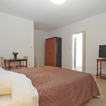 Apartment Vesna 718 *
