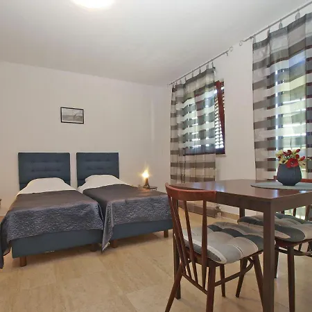 Vesna 718 Apartment